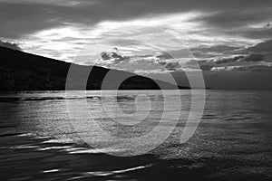 siyah beyaz muhteÃÅ¸em gÃÂ¼n batÃÂ±mÃÂ± black and white amazing sunset photo